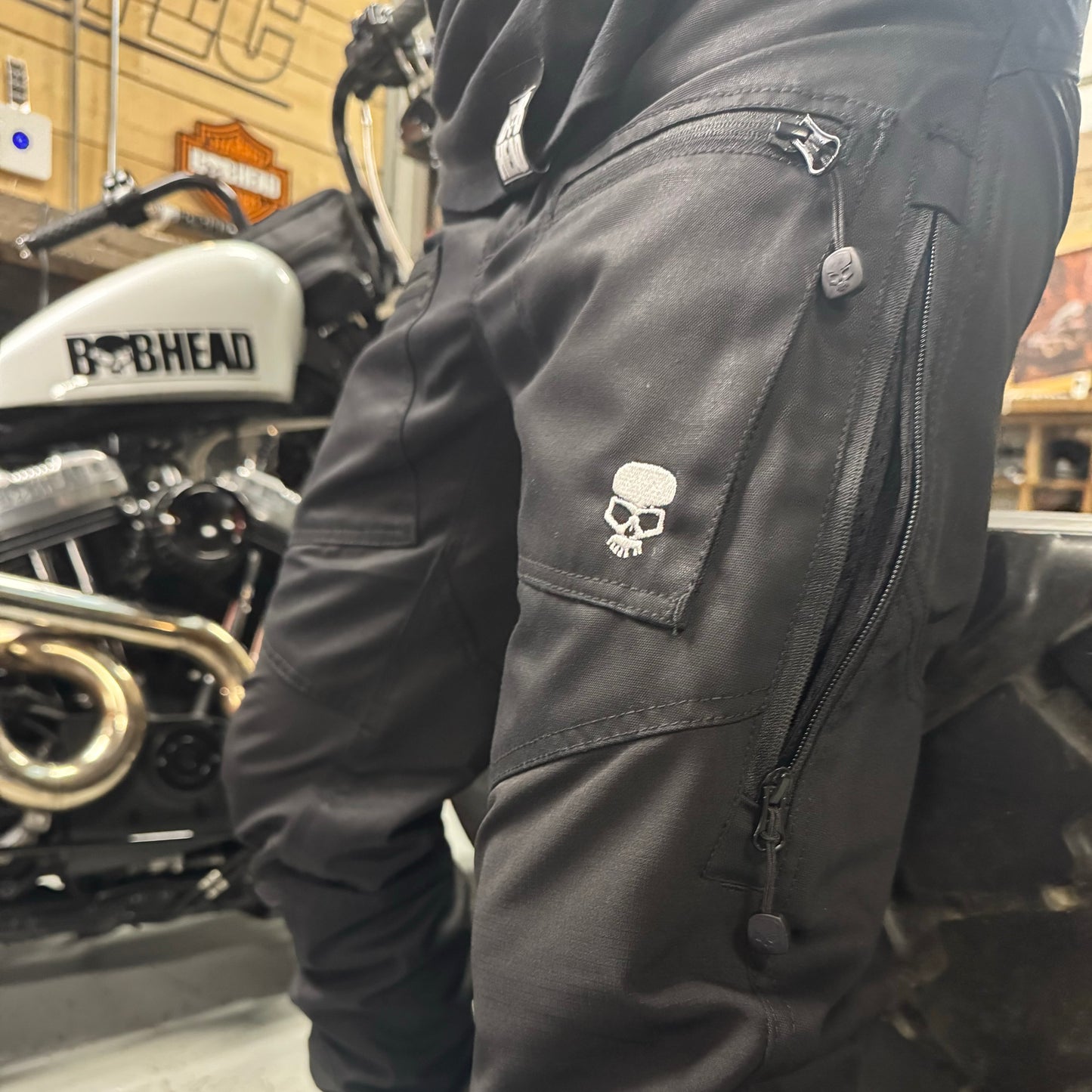 BOBHEAD Casual Combat Cargo Pant Black Camo – Þægilegar og slitsterkar buxur fyrir daglega notkun