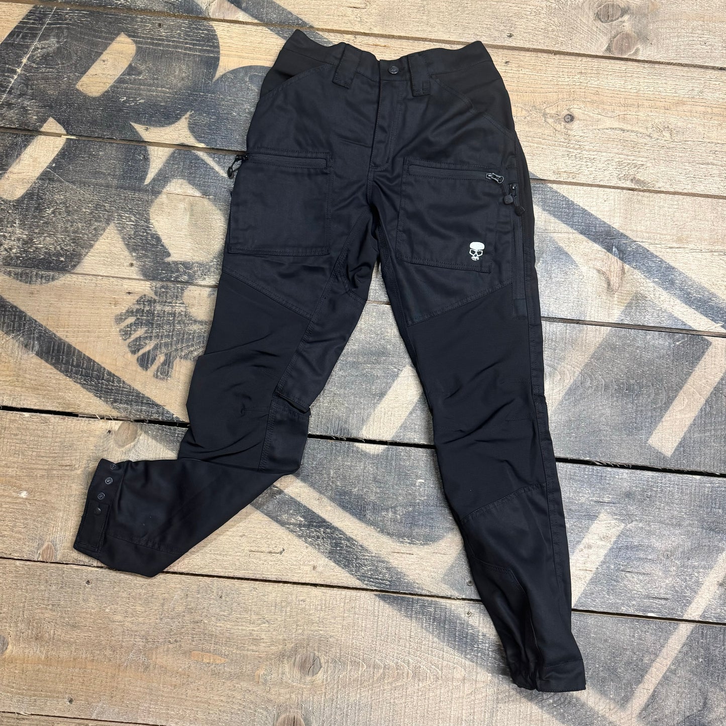 BOBHEAD Casual Combat Cargo Pant Black Camo – Þægilegar og slitsterkar buxur fyrir daglega notkun