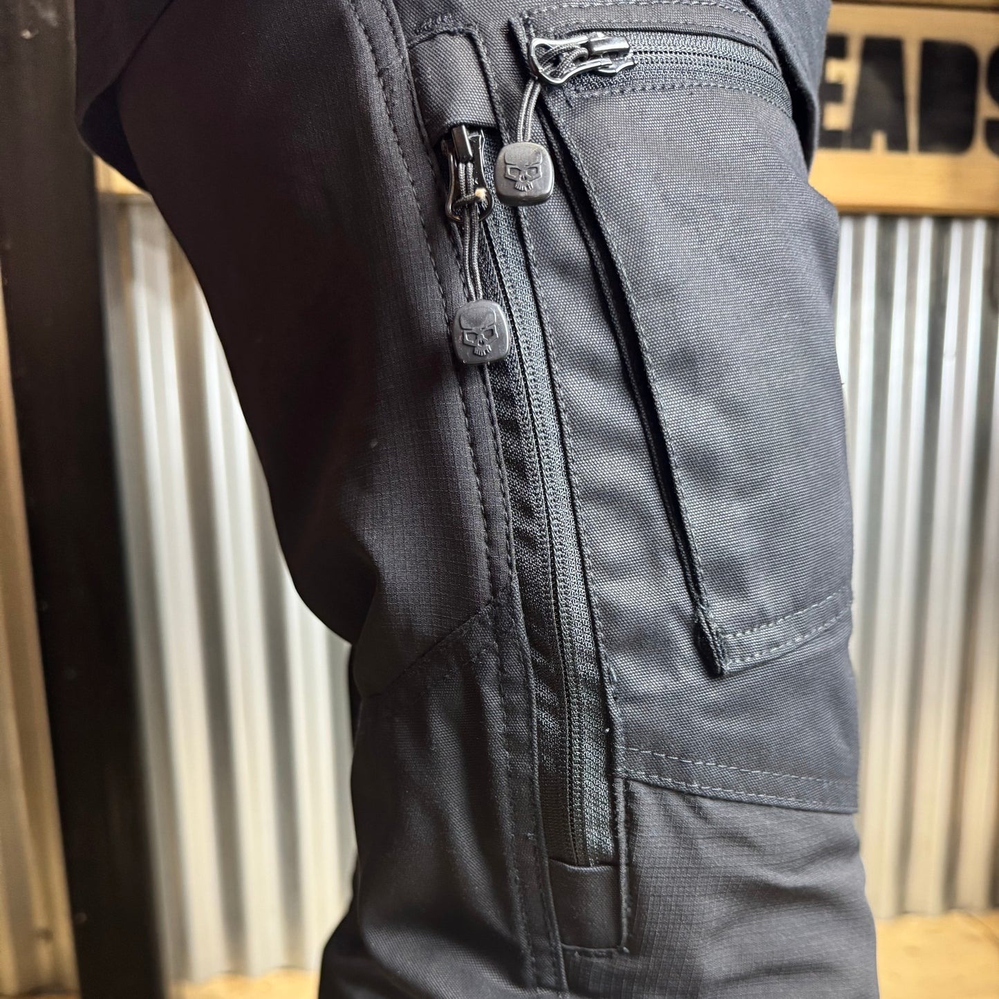 BOBHEAD Casual Combat Cargo Pant Black Camo – Þægilegar og slitsterkar buxur fyrir daglega notkun