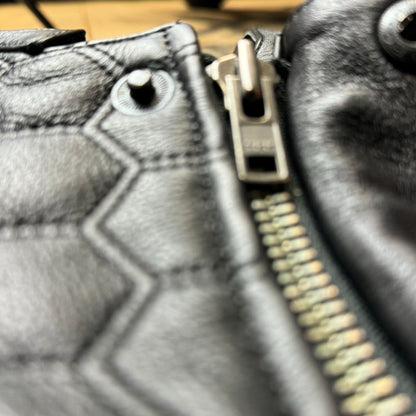 BOBHEAD Reaper Protective Honeycomb Cut Black – Leðurvesti með Class C vottun