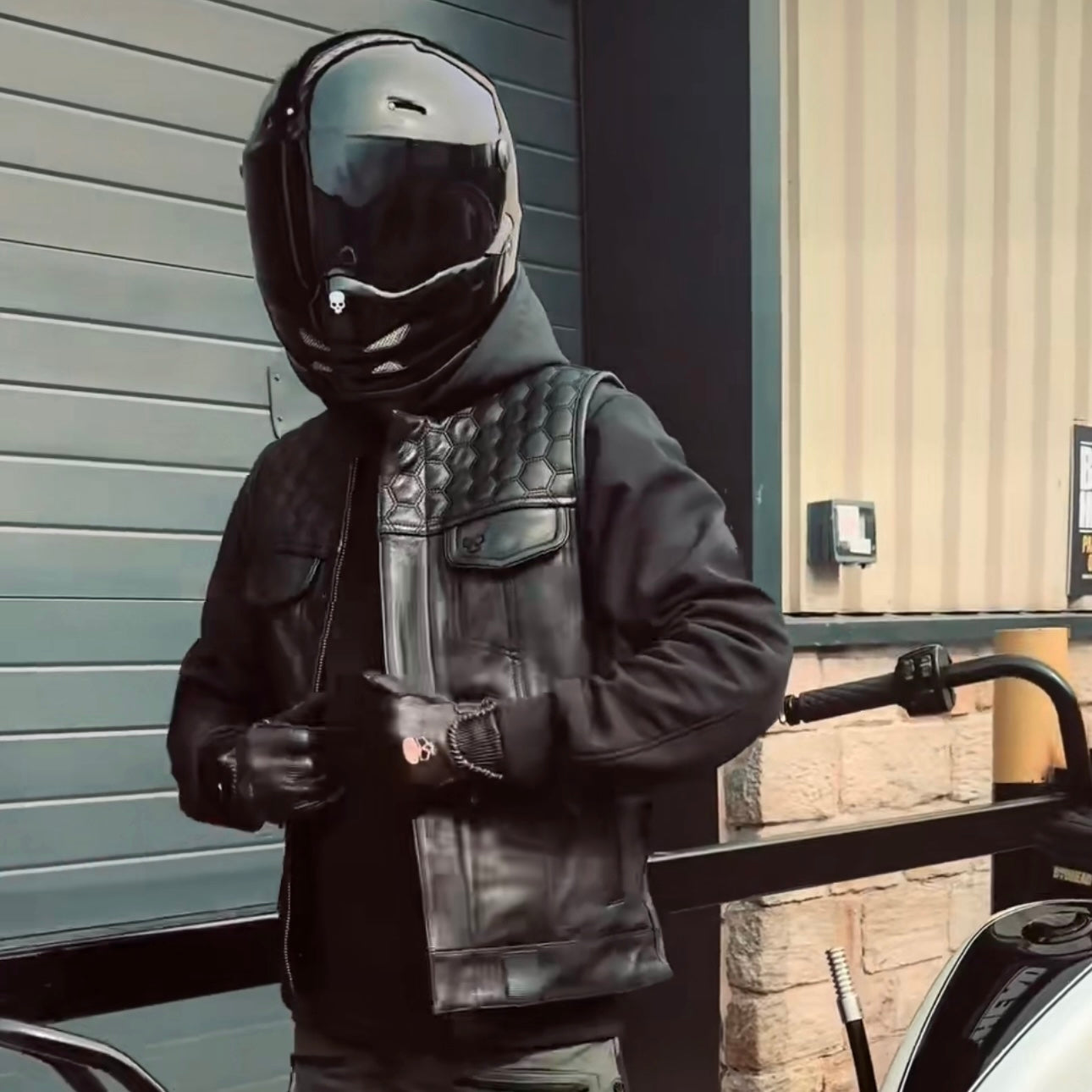 BOBHEAD Reaper Protective Honeycomb Cut Black – Leðurvesti með Class C vottun