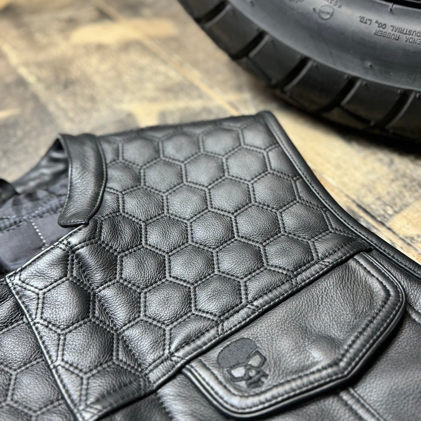 BOBHEAD Reaper Protective Honeycomb Cut Black – Leðurvesti með Class C vottun